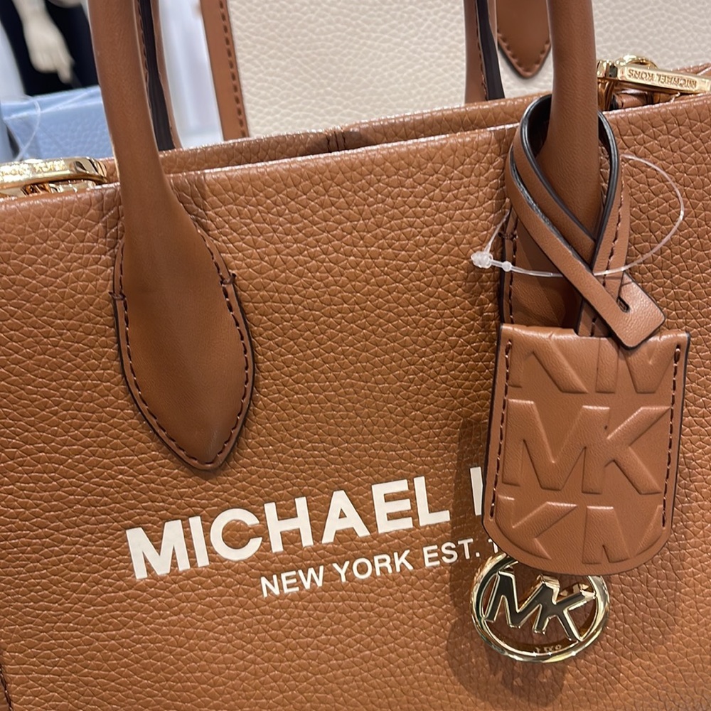 MICHAEL KORS Mirella Sm Shopper TZ XBody Pebbled Leather Crossbody
Luggage
NWT - Picture 2 of 16